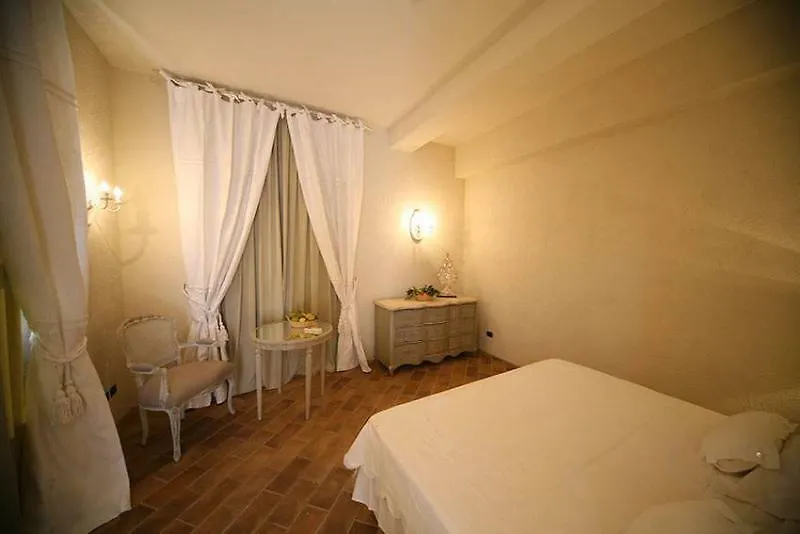 酒店 Agriturismo Il Poggio Luxury Country Resort 陶尔米纳